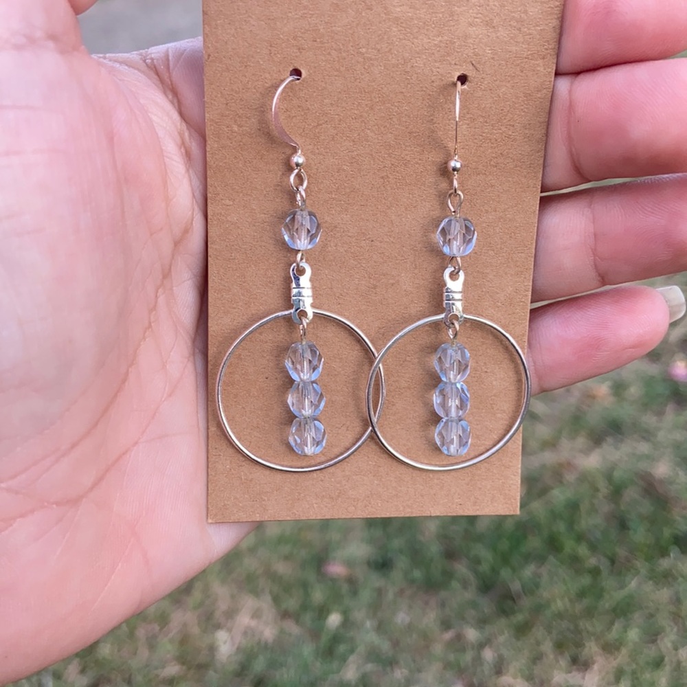 Round earrings light sapphire